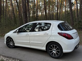 2011 Peugeot 308 I Рестайлинг, белый, 480000 рублей, вид 3