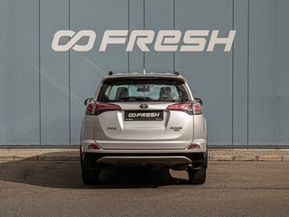 2017 Toyota RAV4 IV (XA40) Рестайлинг, серебристый, 2380000 рублей, вид 4
