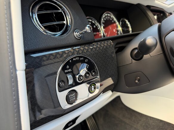 2020 Rolls-Royce Cullinan Black Badge I (Series I), серый, 28500000 рублей - вид 15