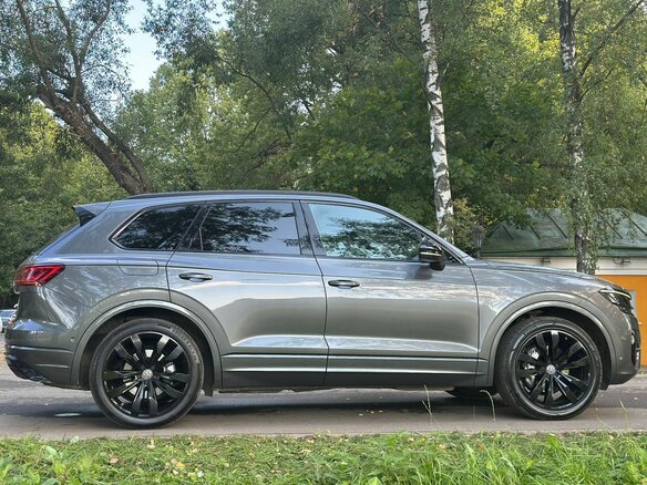 2019 Volkswagen Touareg III, серый, 6750000 рублей - вид 5