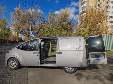2025 Hyundai Staria, серебристый, 4699000 рублей, вид 3