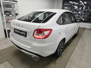 2026 Lada (ВАЗ) Granta I Рестайлинг, белый, 1324000 рублей, вид 4