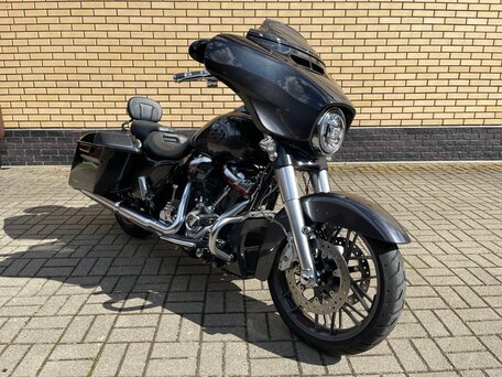 2020 Harley-Davidson CVO Street Glide, чёрный, 2500000 рублей, вид 1