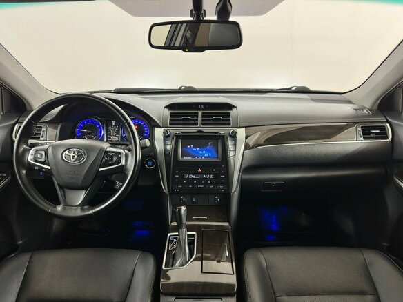 2017 Toyota Camry VII (XV50) Рестайлинг, белый, 2025000 рублей - вид 4