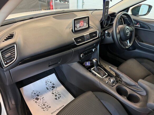 2013 Mazda Axela II Рестайлинг, белый, 1299000 рублей - вид 13