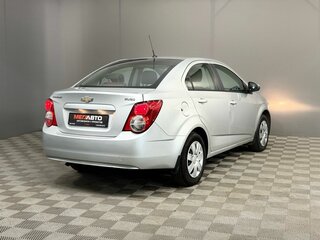 2014 Chevrolet Aveo II, серебристый, 550000 рублей, вид 5