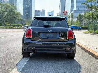 2023 Mini Hatch Cooper III (F55/F56) Рестайлинг 2, чёрный, 2497300 рублей, вид 5