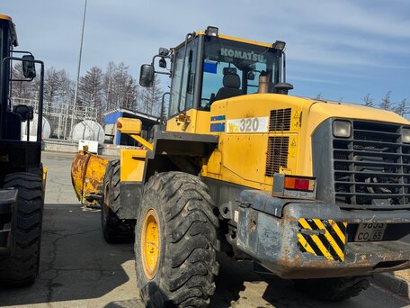 2005 Komatsu WA320-3, жёлтый, 4000000 рублей, вид 3