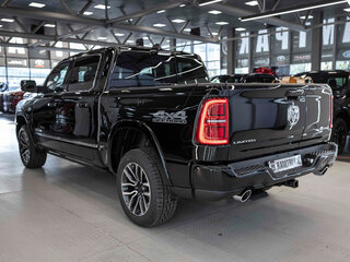 2026 Ram 1500 Crew Cab eTorque V Рестайлинг, чёрный, 12945308 рублей, вид 2
