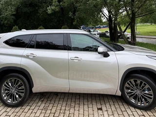2026 Toyota Highlander IV (XU70), серебристый, 5497000 рублей, вид 4