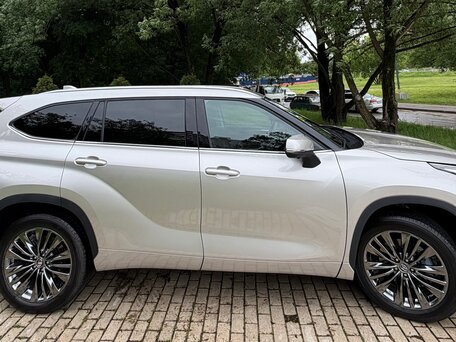 2026 Toyota Highlander IV (XU70), серебристый, 5497000 рублей, вид 4
