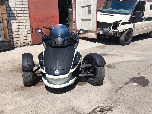 2008 BRP Can-Am Spyder, серебристый, 750000 рублей - вид 1