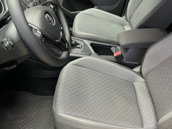 2017 Volkswagen Tiguan II, серый, 2099000 рублей - вид 5