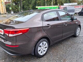 2017 Kia Rio III Рестайлинг, коричневый, 650000 рублей, вид 5