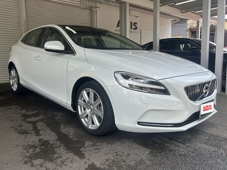 2019 Volvo V40 II Рестайлинг, белый, 1100000 рублей, вид 3