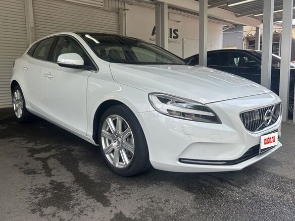 2019 Volvo V40 ECO II Рестайлинг, белый - вид 2