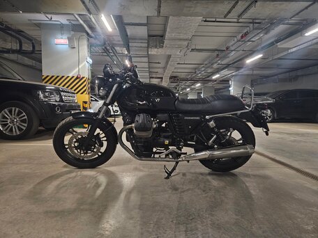 2016 Moto Guzzi V 7, чёрный, 500000 рублей, вид 1