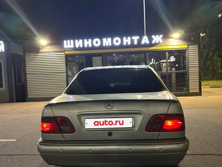 1997 Mercedes-Benz E-Класс 240 II (W210, S210), серый, 320000 рублей, вид 3