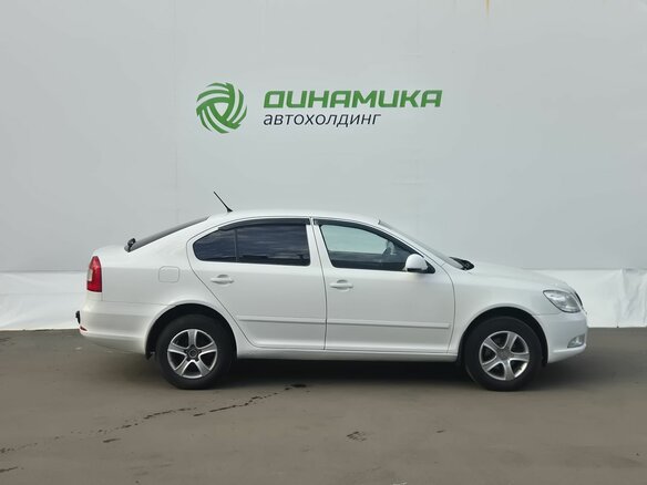 2010 Skoda Octavia II (A5) Рестайлинг, белый, 595000 рублей - вид 3