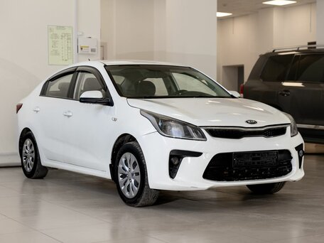 2017 Kia Rio IV, белый, 700000 рублей, вид 1