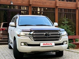 2018 Toyota Land Cruiser 200 Series Рестайлинг 2, белый, 7200000 рублей, вид 3