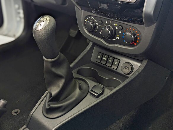 2026 Lada (ВАЗ) Largus Cross I Рестайлинг, белый, 1988263 рублей - вид 11
