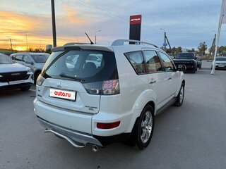 2010 Mitsubishi Outlander II Рестайлинг, белый, 975000 рублей, вид 4