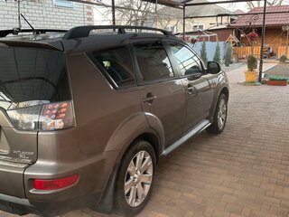 2010 Mitsubishi Outlander II Рестайлинг, коричневый, 1000000 рублей, вид 3