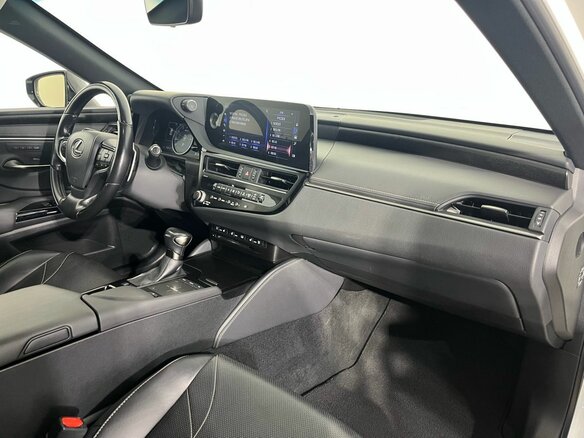 2022 Lexus ES 250 VII Рестайлинг, белый, 4600000 рублей - вид 8