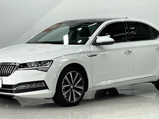 2023 Skoda Superb III Рестайлинг, белый, 2150000 рублей, вид 3