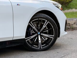 2025 BMW 5 серии 530i xDrive VIII (G60/G61/G68), белый, 8590000 рублей, вид 3