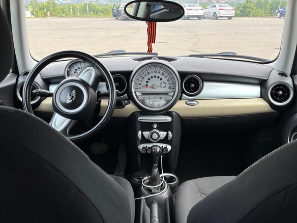 2010 Mini Hatch One II (R56), бежевый, 1000000 рублей - вид 4
