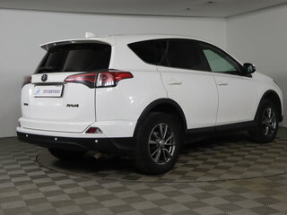2017 Toyota RAV4 IV (XA40) Рестайлинг, белый, 1700000 рублей, вид 5
