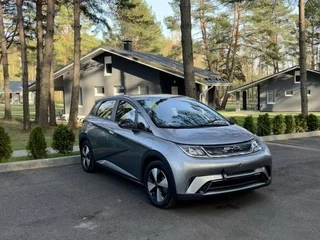 2023 BYD Dolphin 44.9 kWh I, серебристый, 1580000 рублей, вид 3