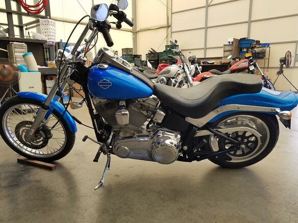 2011 Harley-Davidson Softail Standard, синий, 925000 рублей