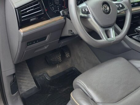 2018 Volkswagen Touareg III, чёрный, вид 5