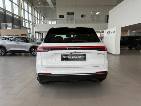 2026 Geely EX5 Гибрид EM-R, белый, 3829990 рублей, вид 2