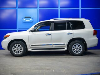 2015 Toyota Land Cruiser 200 Series Рестайлинг 1, белый, 3450000 рублей, вид 3