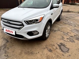 2017 Ford Kuga II Рестайлинг, белый, 1820000 рублей, вид 1
