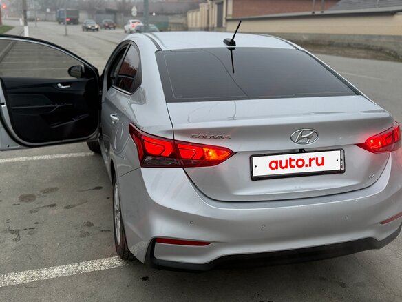 2018 Hyundai Solaris II, серебристый, 1400000 рублей - вид 7