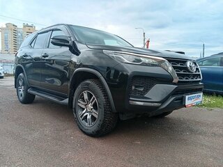 2020 Toyota Fortuner II Рестайлинг, чёрный, 2863200 рублей, вид 2