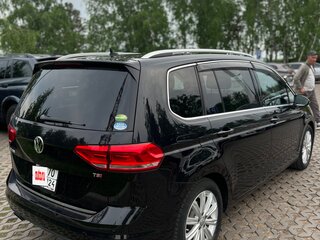 2017 Volkswagen Touran II, чёрный, 1595000 рублей, вид 4