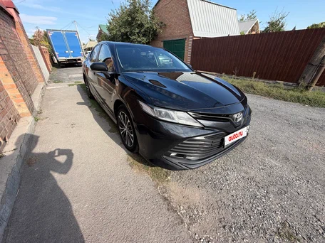 2020 Toyota Camry VIII (XV70), чёрный, 2000000 рублей, вид 2
