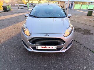 2015 Ford Fiesta Mk6 Рестайлинг, серебристый, 600000 рублей, вид 1