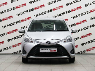 2018 Toyota Vitz III (XP130) Рестайлинг 2, серый, 965650 рублей, вид 3