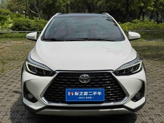 2022 Toyota Yaris L X XP150 Рестайлинг, белый, 1390700 рублей, вид 2