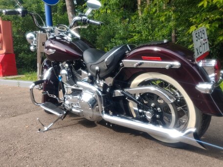 2005 Harley-Davidson Softail Deluxe, красный, 985000 рублей, вид 3