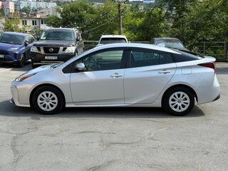 2022 Toyota Prius IV Рестайлинг (XW50), серебристый, 1550000 рублей, вид 4
