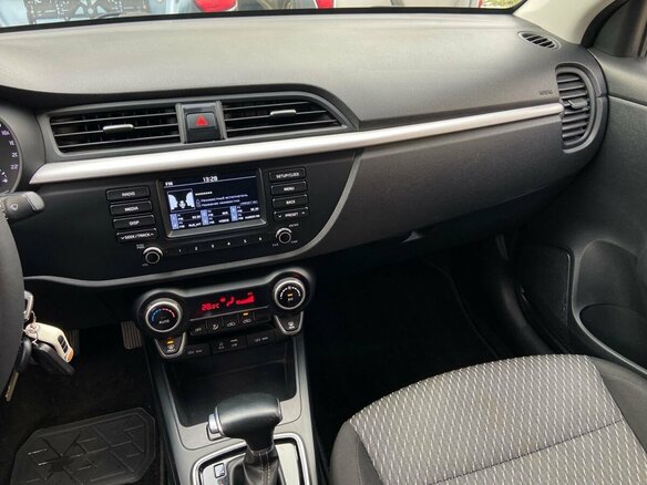 2018 Kia Rio IV, белый, 1390000 рублей - вид 16