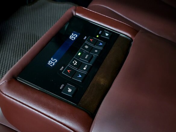 2016 Lexus LX 450d III Рестайлинг 2, серый, 5700000 рублей - вид 15